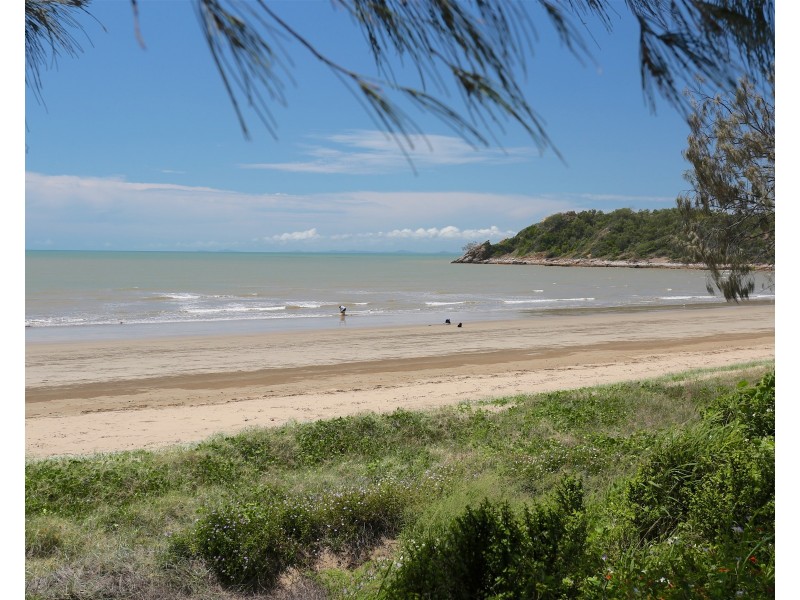 6 Hitchcock Lane, Keppel Sands QLD 4702