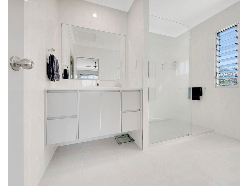 13 Arthur Street, Zilzie QLD 4710