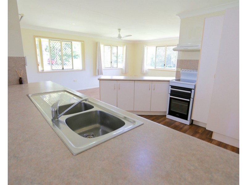 6 Hitchcock Lane, Keppel Sands QLD 4702