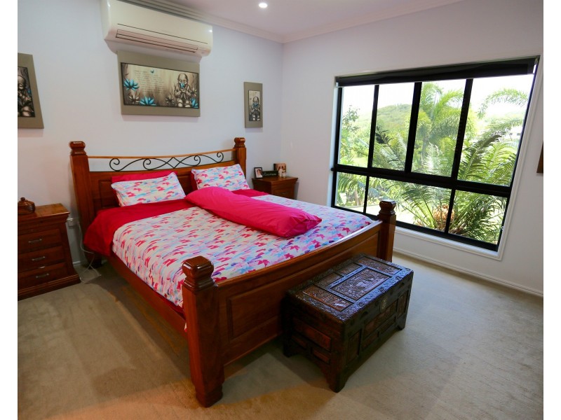 20 Peninsula Place, Rosslyn QLD 4703