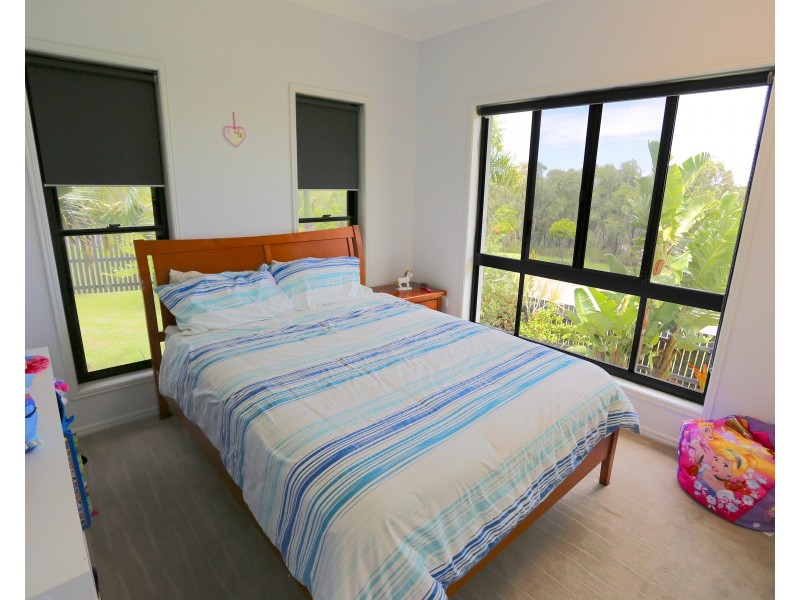 20 Peninsula Place, Rosslyn QLD 4703