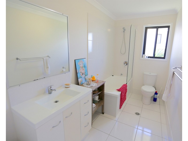 28 Falcon Crest, Zilzie QLD 4710