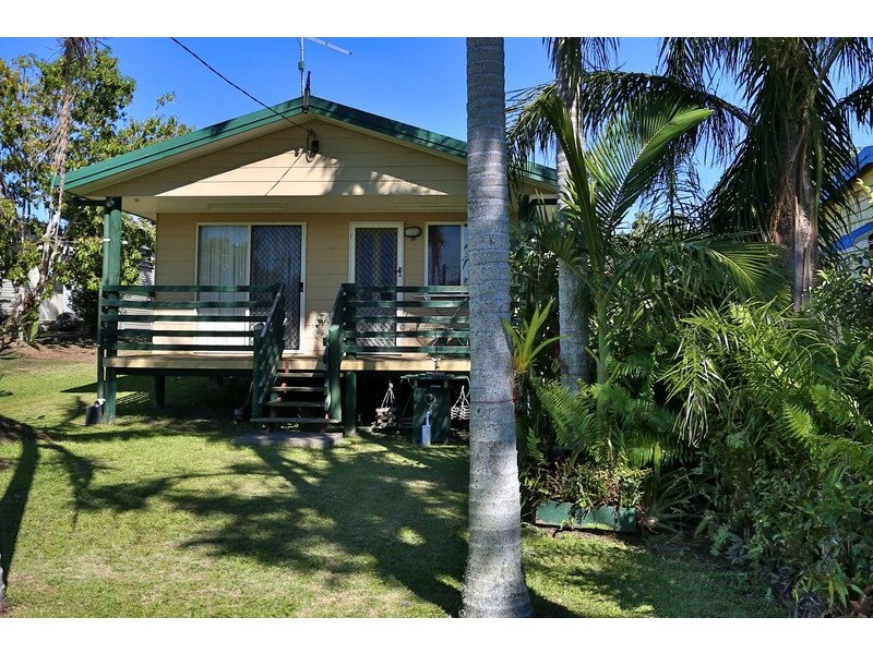 4 Meadow Street, Keppel Sands QLD 4702