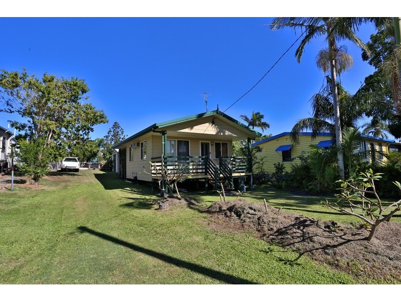 4 Meadow Street, Keppel Sands QLD 4702