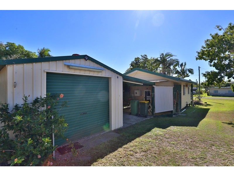 4 Meadow Street, Keppel Sands QLD 4702