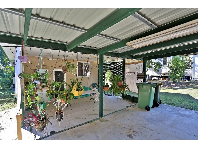 4 Meadow Street, Keppel Sands QLD 4702
