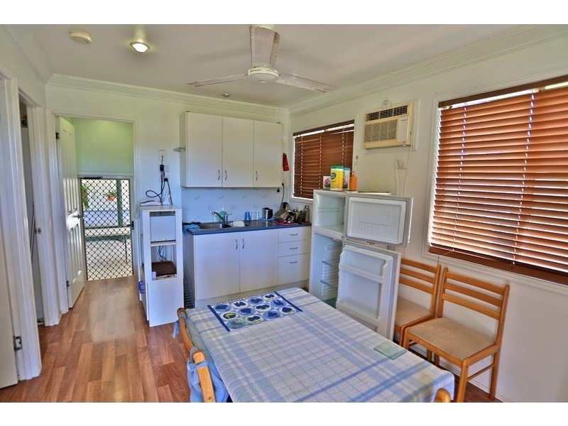 4 Meadow Street, Keppel Sands QLD 4702