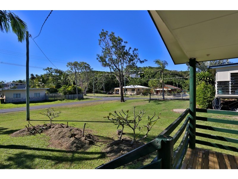 4 Meadow Street, Keppel Sands QLD 4702