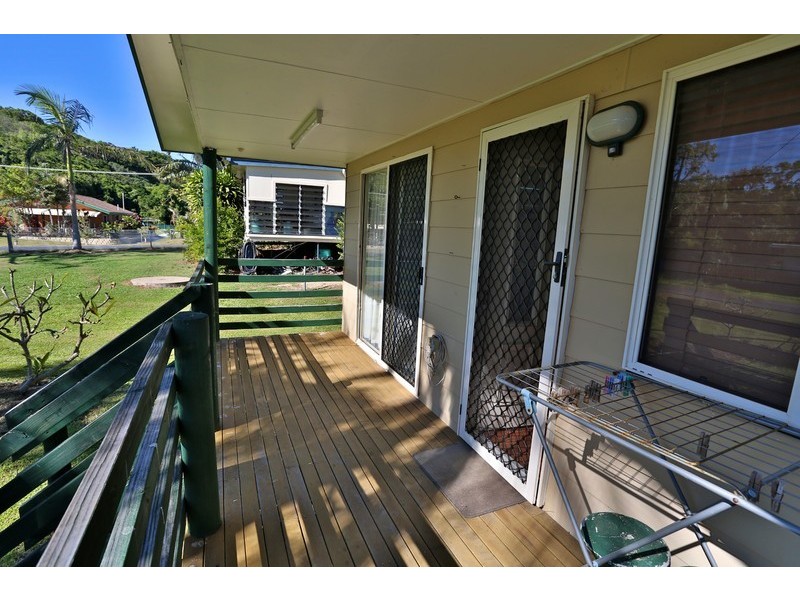 4 Meadow Street, Keppel Sands QLD 4702
