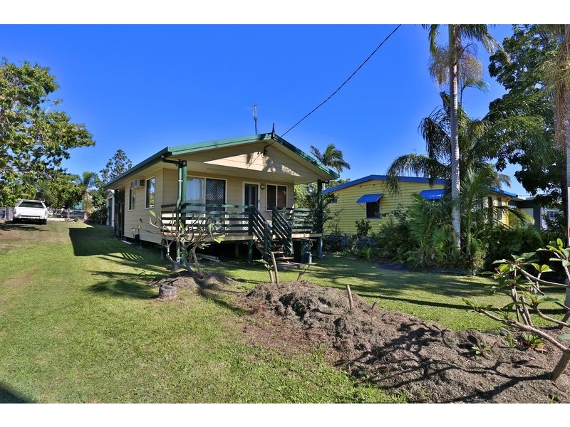 4 Meadow Street, Keppel Sands QLD 4702
