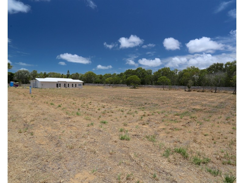 11 Sir Davidson Drive, Kinka Beach QLD 4703