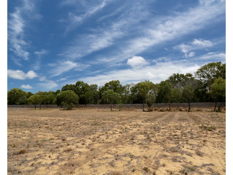 11 Sir Davidson Drive, Kinka Beach QLD 4703