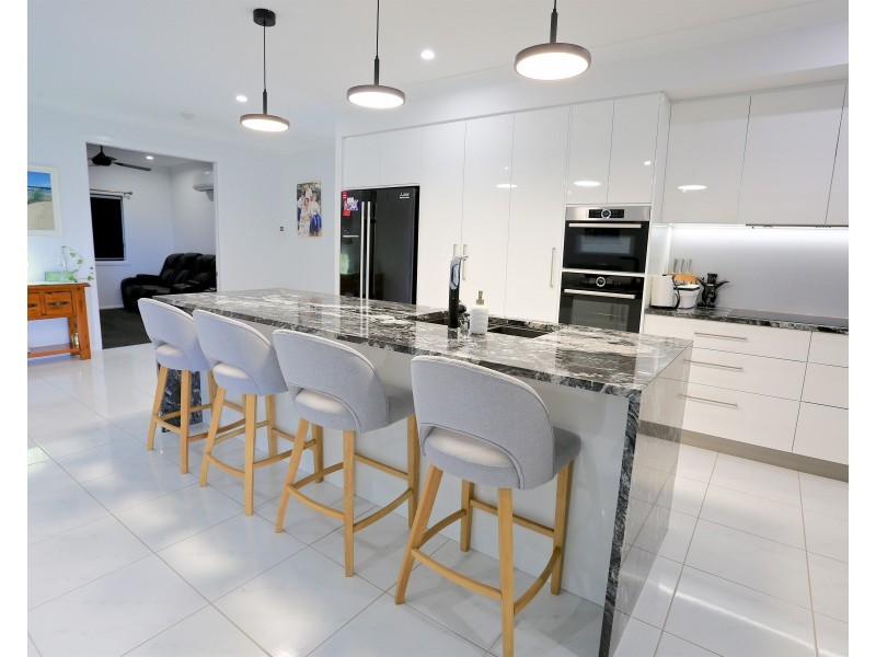 21 Fishermans Lane, Emu Park QLD 4710