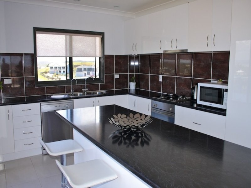 92 Larnach Street, Emu Park QLD 4710