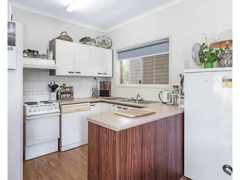 2 Dingwall Street, Keppel Sands QLD 4702