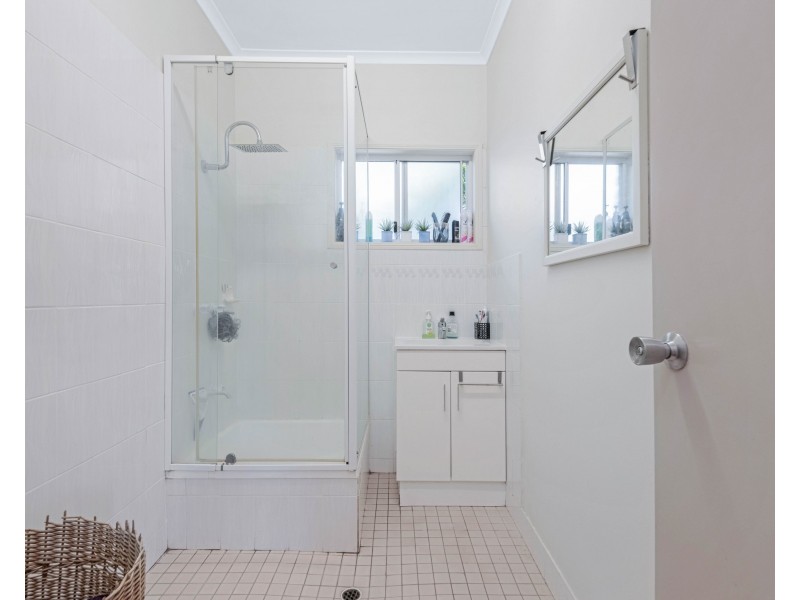 2 Dingwall Street, Keppel Sands QLD 4702