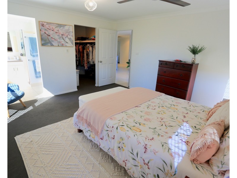 1 Timbers Beach Road, Zilzie QLD 4710