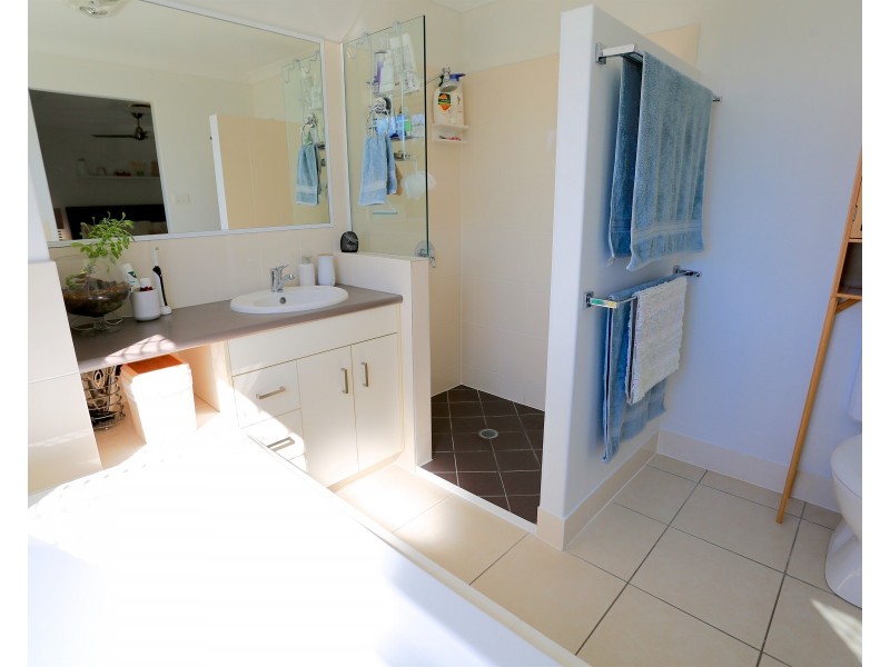 1 Timbers Beach Road, Zilzie QLD 4710