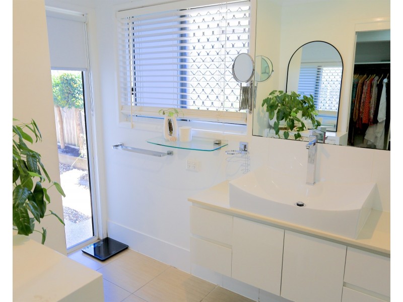 9 Hillside Court, Zilzie QLD 4710