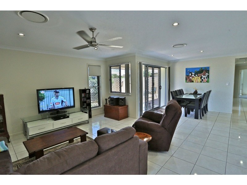 1/141 Hartley Street, Emu Park QLD 4710