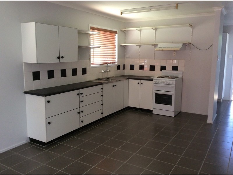 1/103 Hartley Street, Emu Park QLD 4710