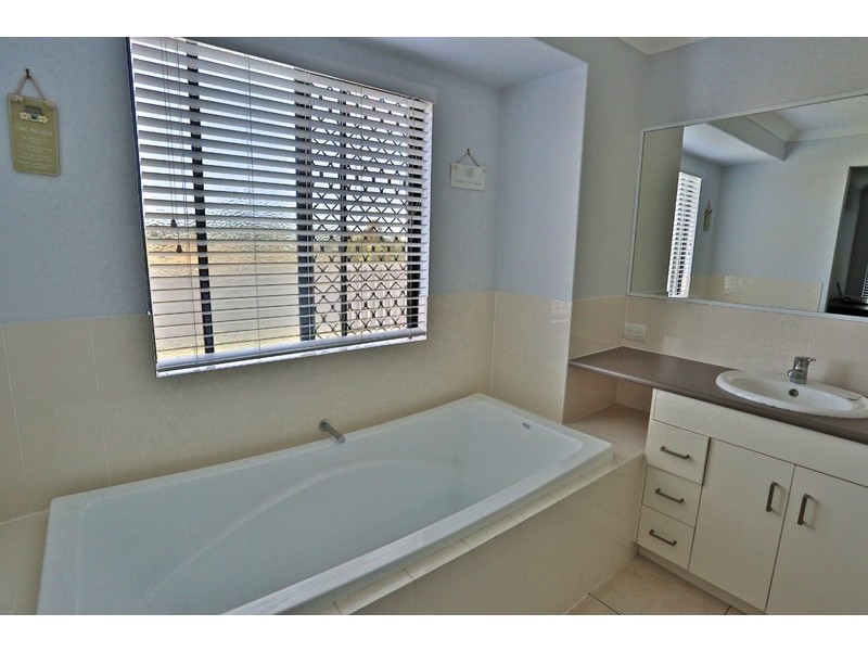 1 Timbers Beach Road, Zilzie QLD 4710