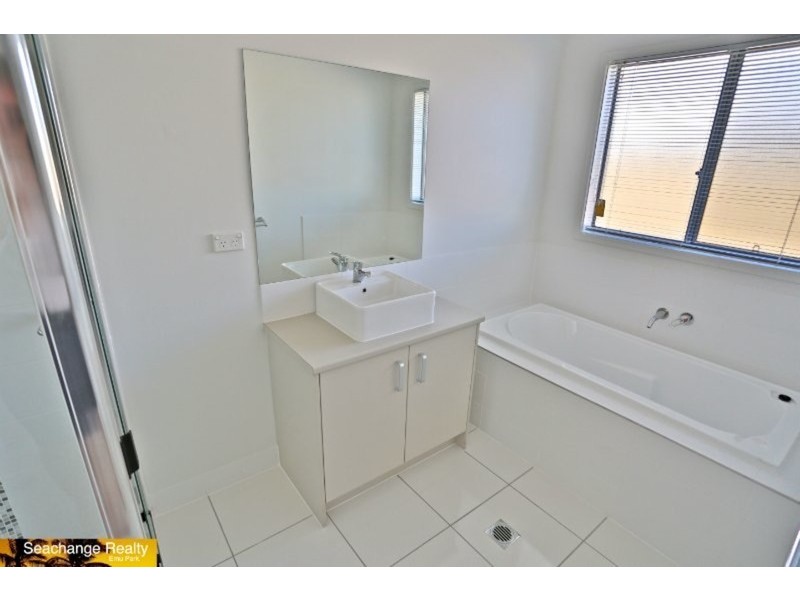 8 Waterpark Drive, Mulambin QLD 4703