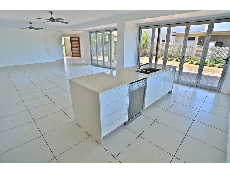 33 Cocoanut Point Drive, Zilzie QLD 4710