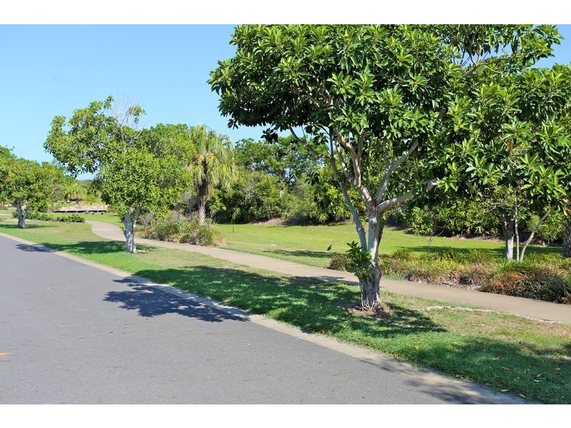 31 Blue Water Boulevard, Mulambin QLD 4703