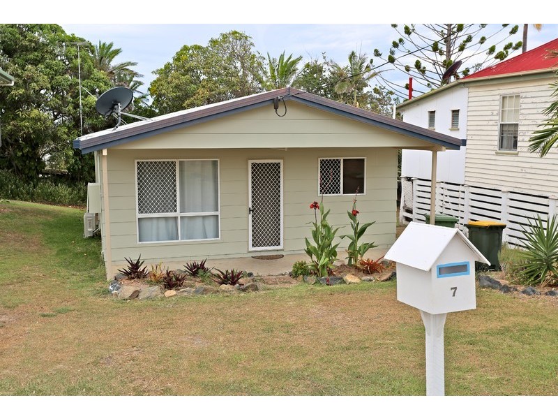 7 Archer Street, Emu Park QLD 4710