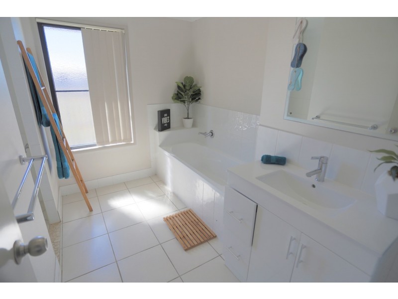 65 Valley Park Road, Zilzie QLD 4710