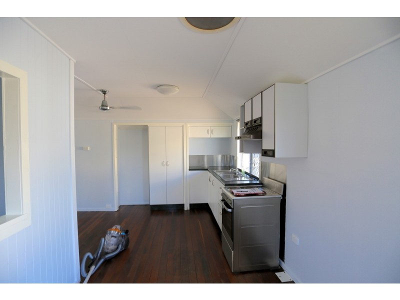 4 Dingwall Street, Keppel Sands QLD 4702
