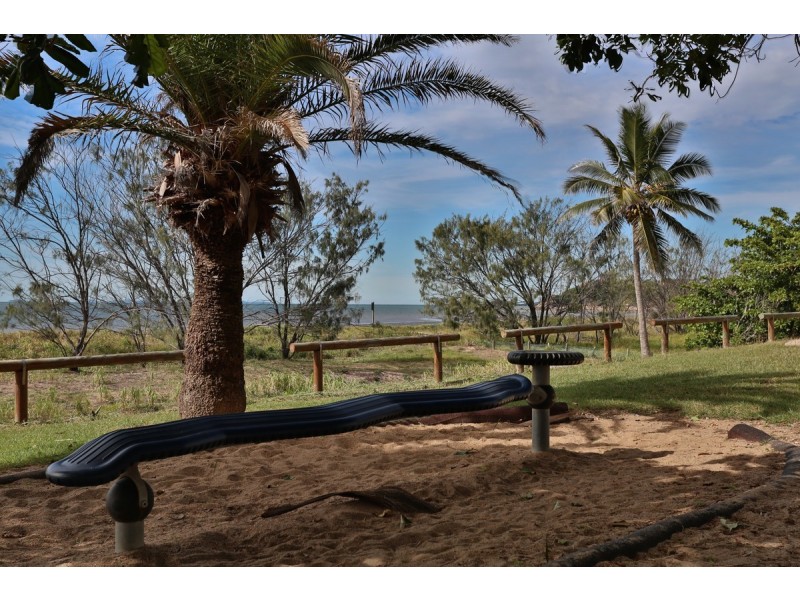 4 Dingwall Street, Keppel Sands QLD 4702