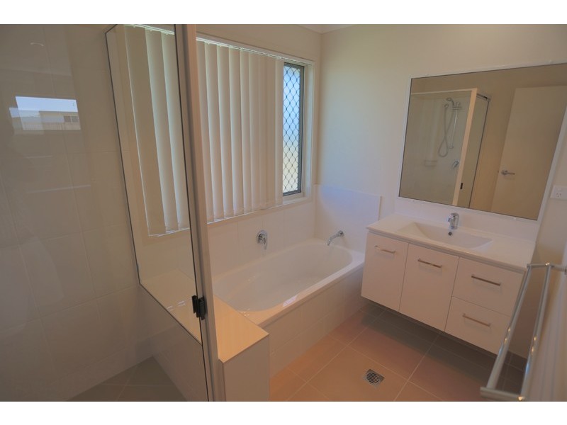 2 Ocean View Drive, Zilzie QLD 4710
