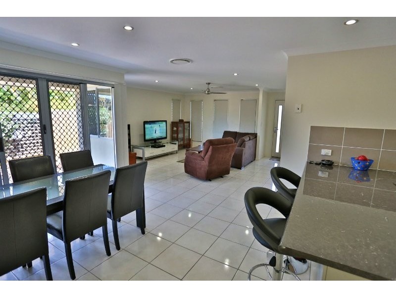 2/141 Hartley Street, Emu Park QLD 4710