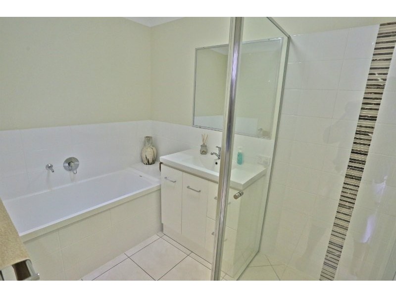 2/141 Hartley Street, Emu Park QLD 4710