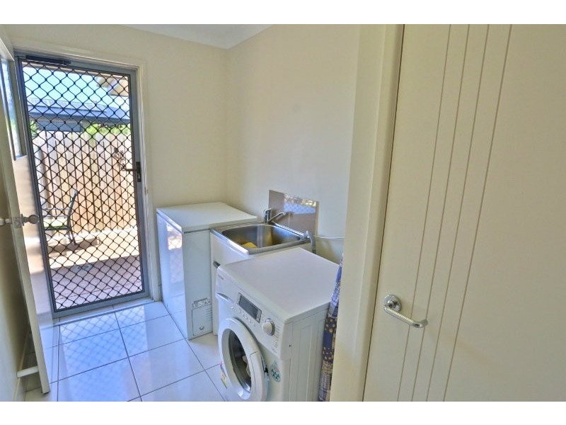 2/141 Hartley Street, Emu Park QLD 4710