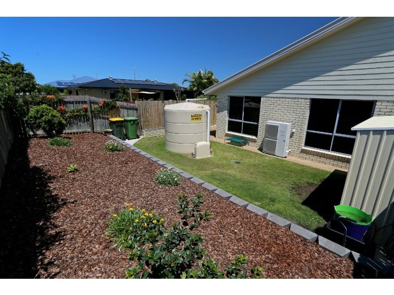 2/141 Hartley Street, Emu Park QLD 4710
