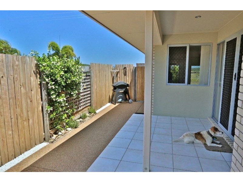 2/141 Hartley Street, Emu Park QLD 4710