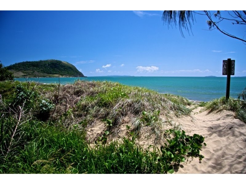 6 Pinnacle Street, Mulambin QLD 4703