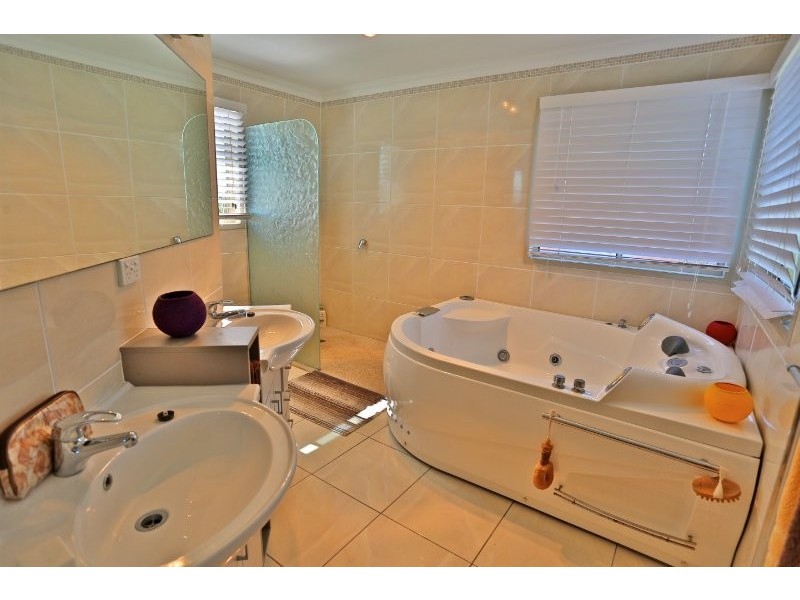 9 Haliotis Avenue, Emu Park QLD 4710