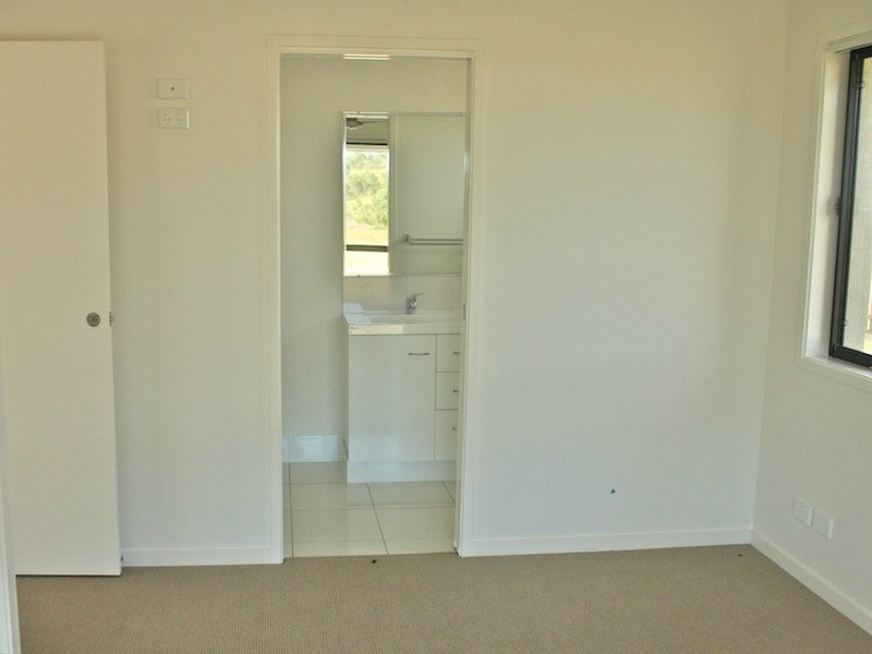 62 Falcon Cr, Emu Park QLD 4710