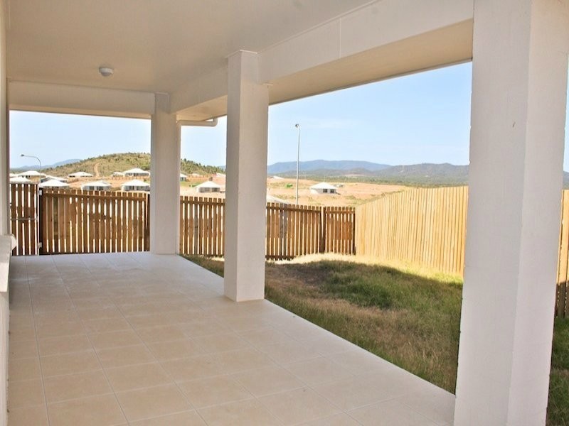 2 The Peak, Zilzie QLD 4710