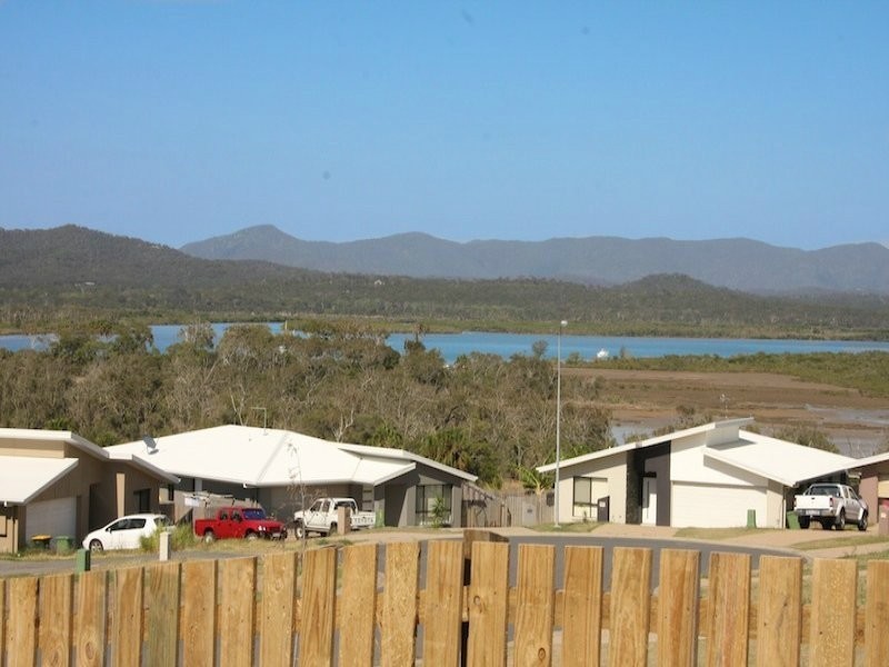 2 The Peak, Zilzie QLD 4710