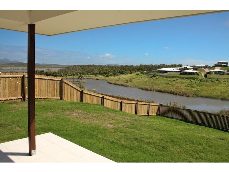 24 Falcon Crest, Zilzie QLD 4710