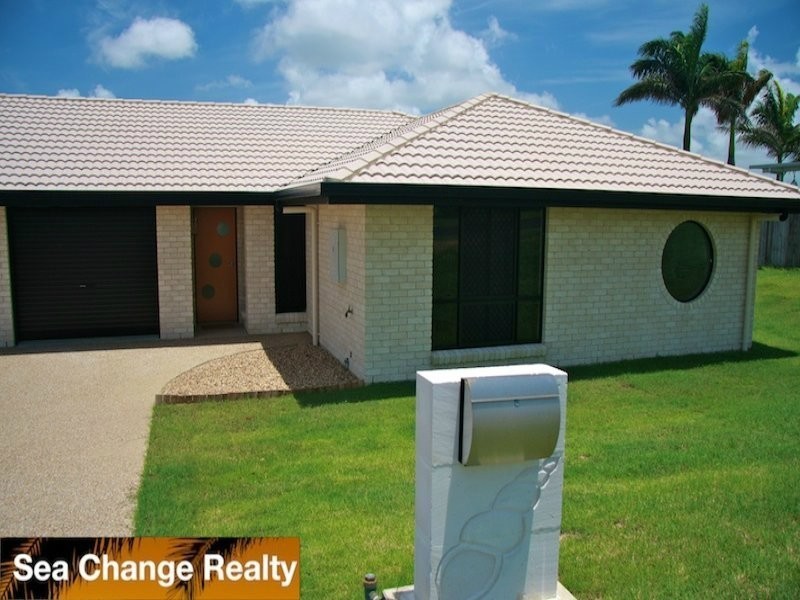 2/64 Hewitt Street, Emu Park QLD 4710