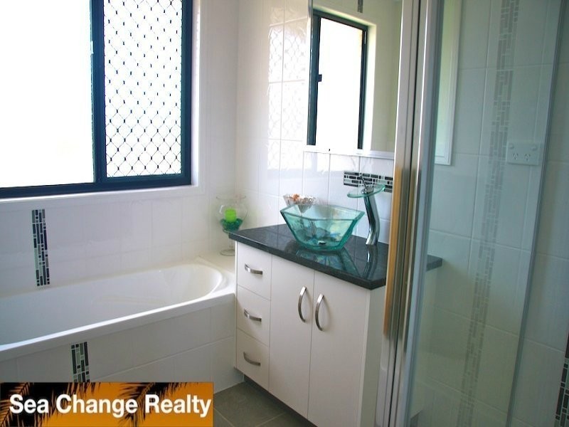 2/64 Hewitt Street, Emu Park QLD 4710