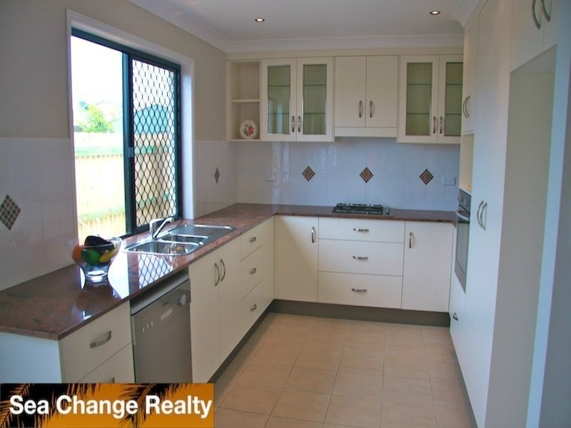 2/64 Hewitt Street, Emu Park QLD 4710