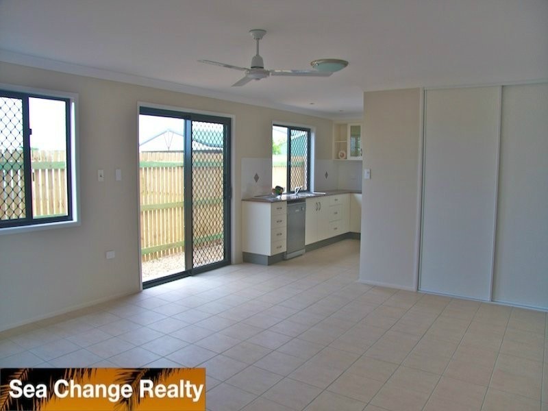 2/64 Hewitt Street, Emu Park QLD 4710