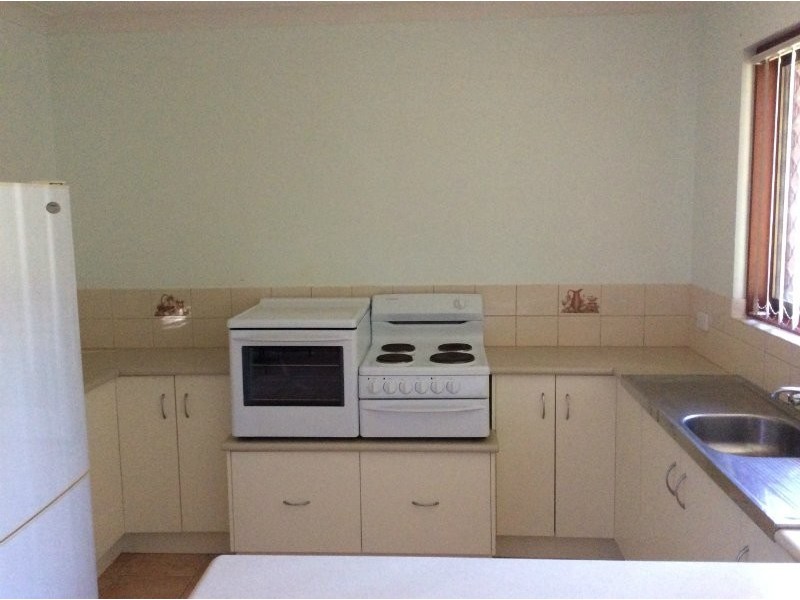 2/44 Ferguson Street, Emu Park QLD 4710